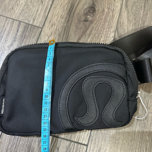 NWT Beltbag/waistpack - Picture 2 of 6